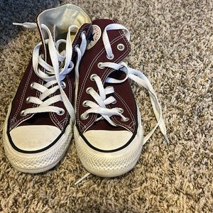 Size 3.5 big kids burgundy converse